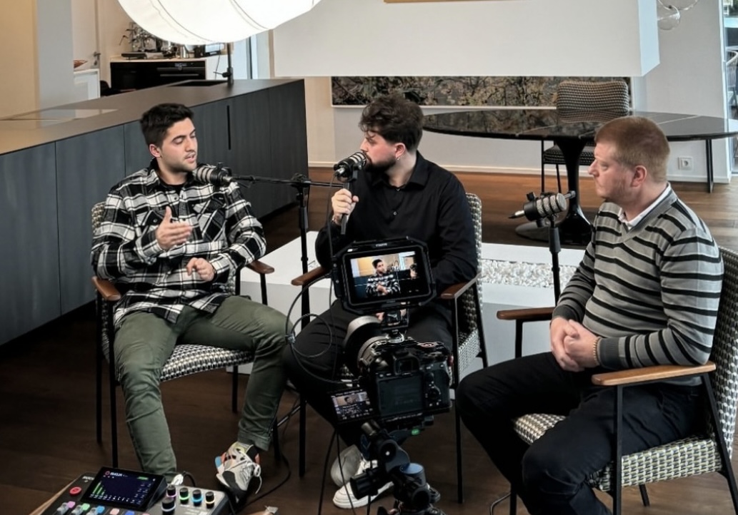 Intervista in studio con Alessandro Cianflone e la troupe